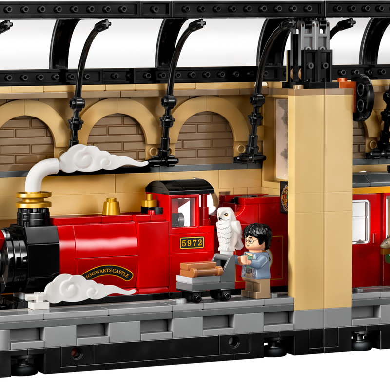 LEGO® Harry Potter Book Nook: Hogwarts Express 76450