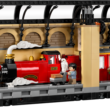 LEGO® Harry Potter Book Nook: Hogwarts Express 76450